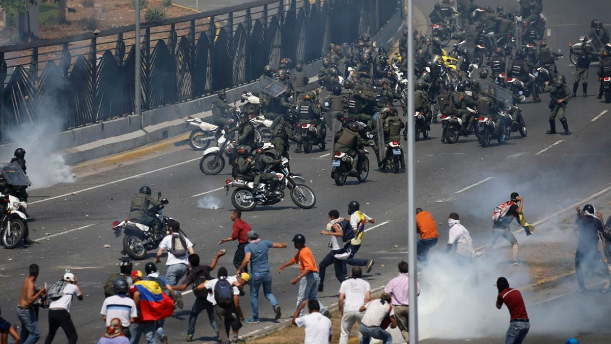 Venezuela'da muhalifler yeniden toplanmaya başladı