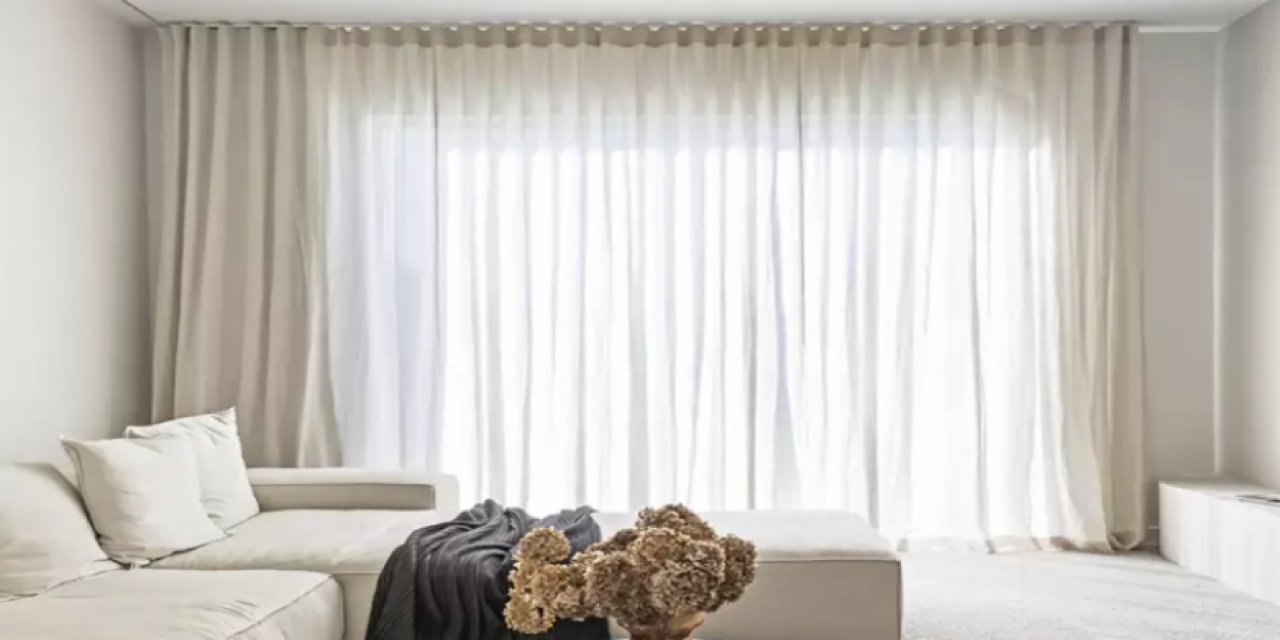 Saç spreyi sadece saç için değil perdeler için de harika! Siz de denemek isteyeceksiniz