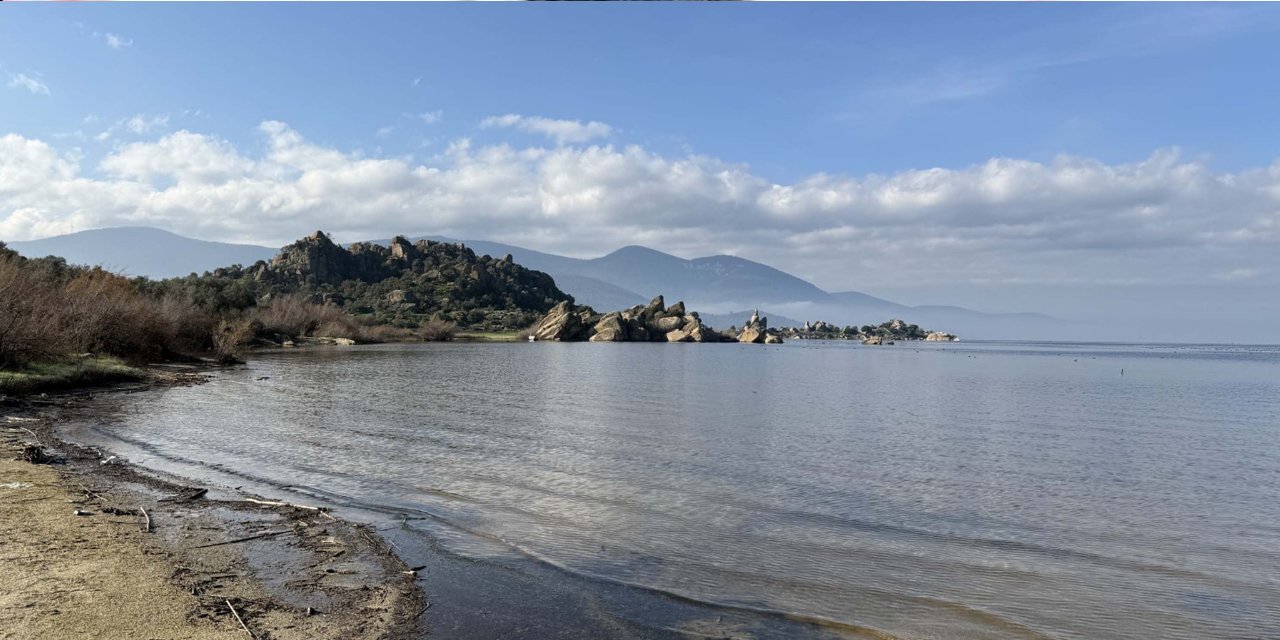 Bafa Gölü'ne yazık oluyor! Kızıla bürünüyor