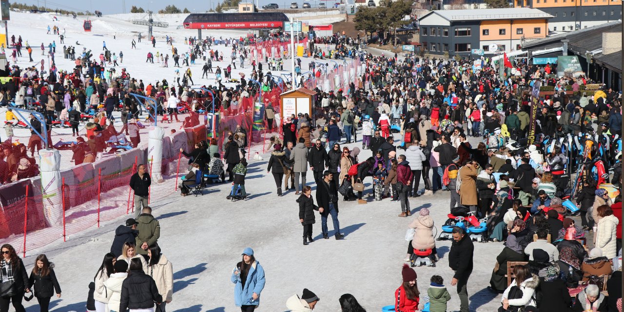 Erciyes doldu taştı