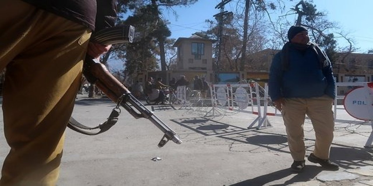 Pakistan'da 18 asker öldü