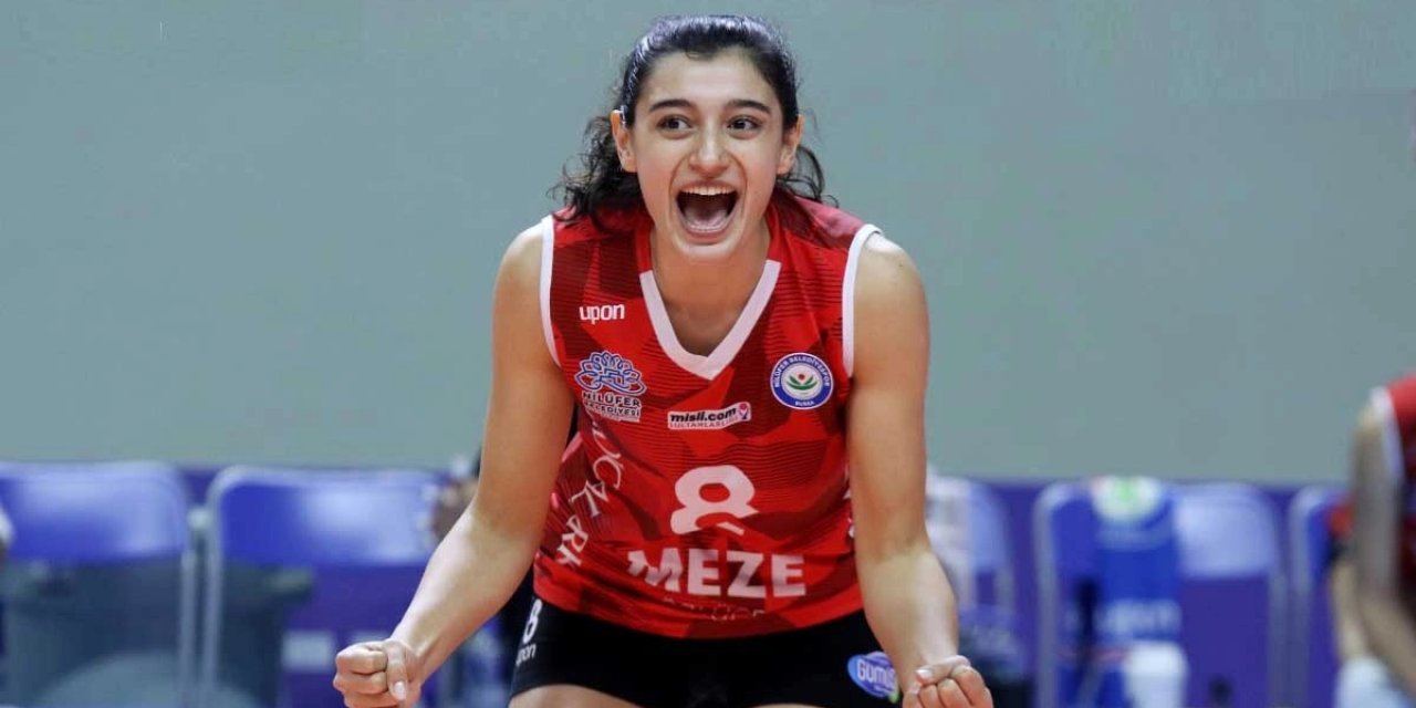 Buse Ünal imzayı attı