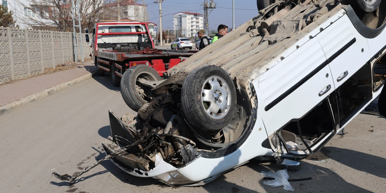 Direksiyon hakimiyetini kaybetti, araç takla attı