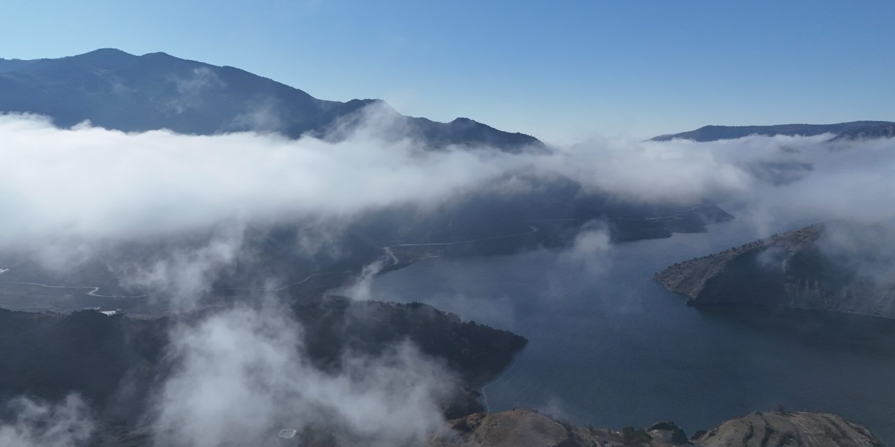 Yeşil ve mavinin sisle dansı: Obruk Barajı'ndan eşsiz kareler