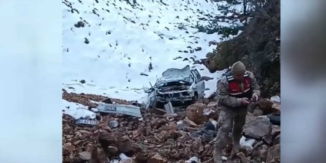 Otomobiliyle dere yatağına düştü!