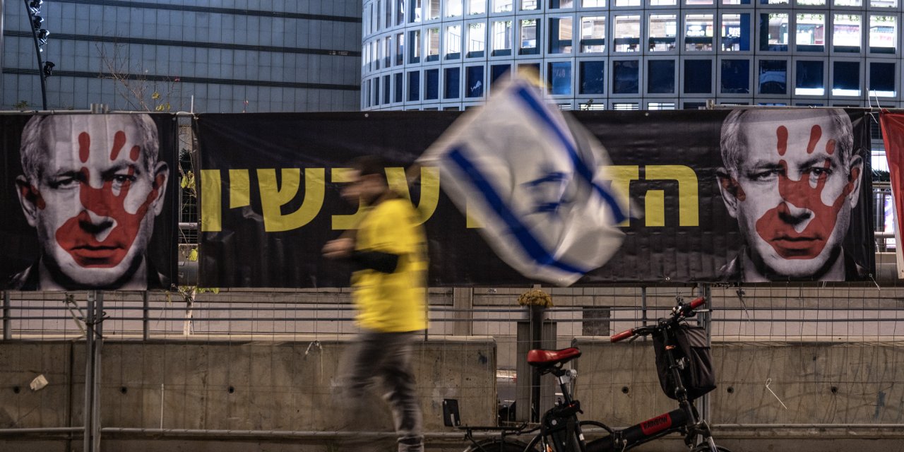 Barış yanlısı İsrailliler Tel Aviv'de Netanyahu'ya karşı toplandı