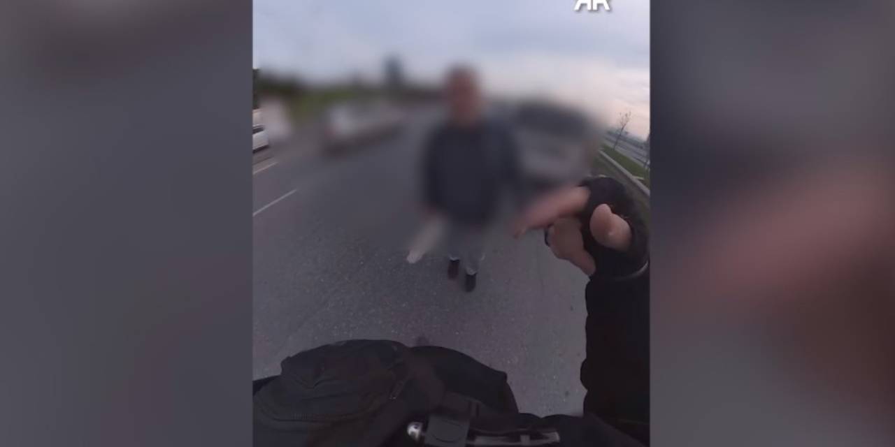 Motosikletliye bıçak çekip, tehdit etti!