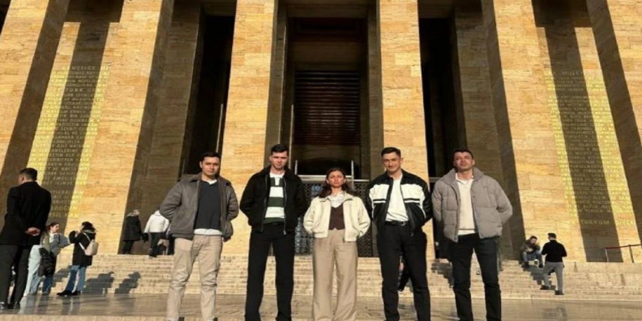 TSK'den ihraç edilen 5 teğmen Anıtkabir'e gitti