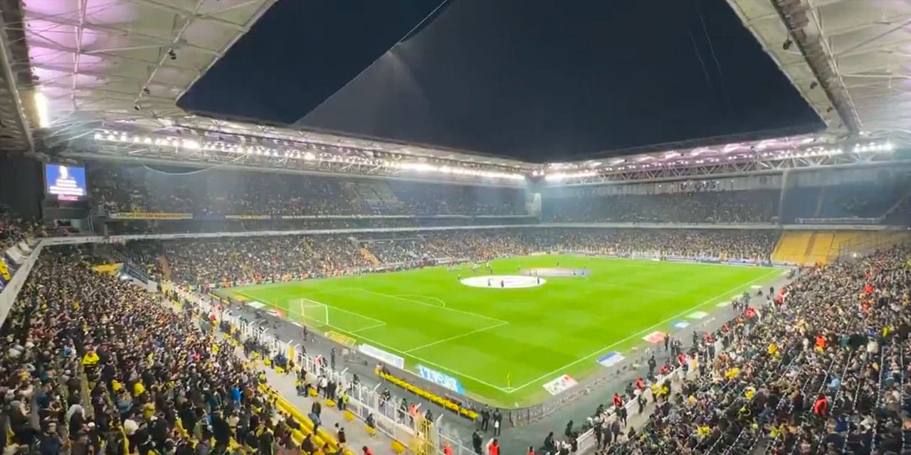 Fenerbahçe taraftarından teğmenlere destek: Mustafa Kemal'in askerleriyiz