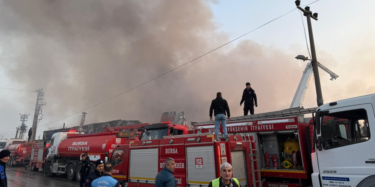 Bursa'daki yangın büyüyerek devam ediyor