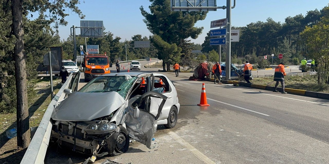 Antalya'daki kazada 3 kişi yaralandı
