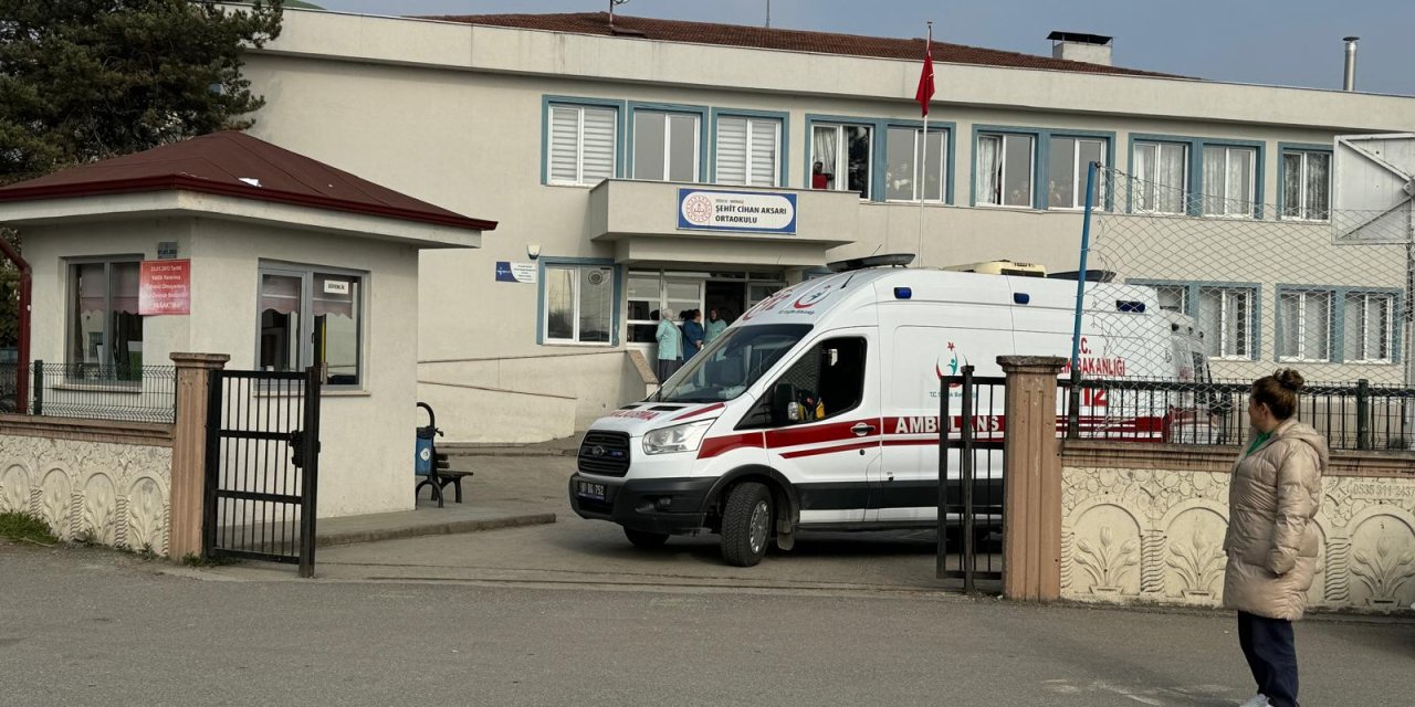 Düzce'de gıda zehirlenmesi: Öğrenciler hastaneye kaldırıldı