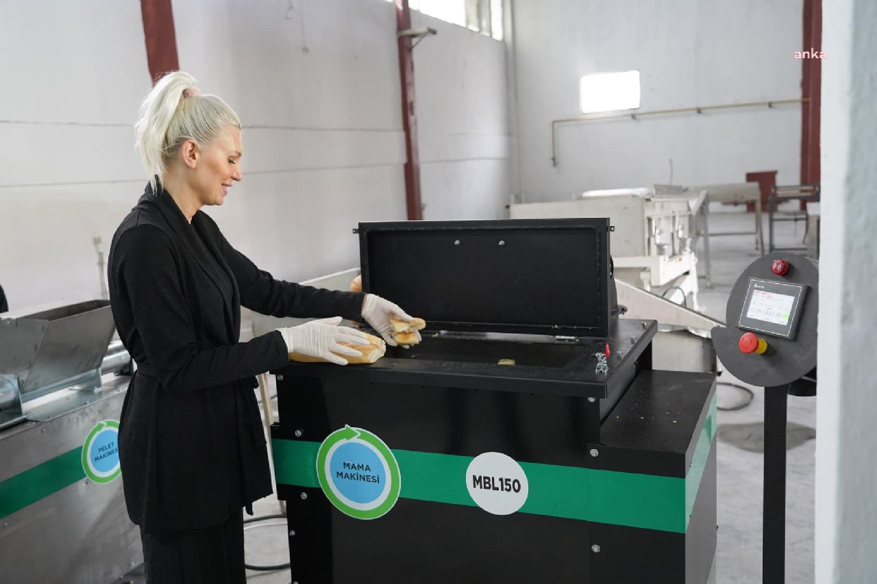 Vatandaş merkeze getiriyor. Belediye mamaya çeviriyor