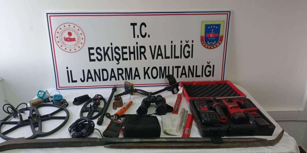 Eskişehir'de izinsiz kazı yapan 4 şüpheli yakalandı