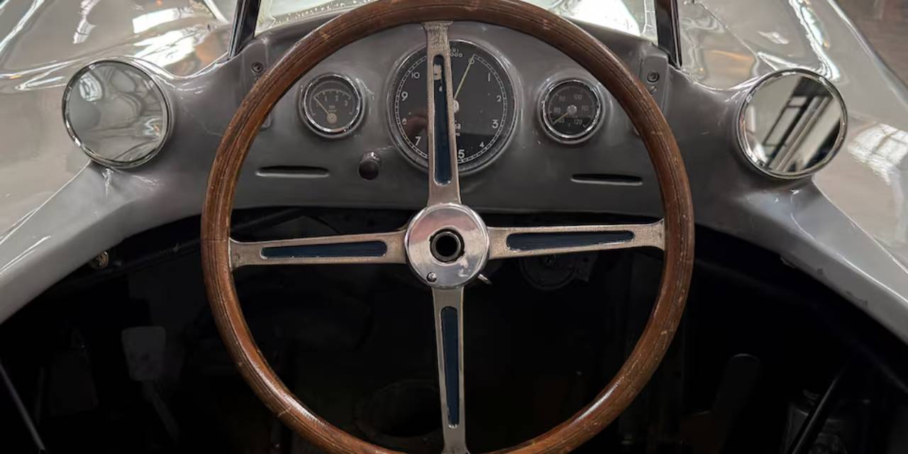 Mercedes'in rekor kıran modeli 53 milyon dolara satıldı