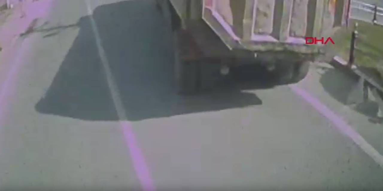 Freni tutmayan kamyon otobüse çarptı: 11 yaralı var