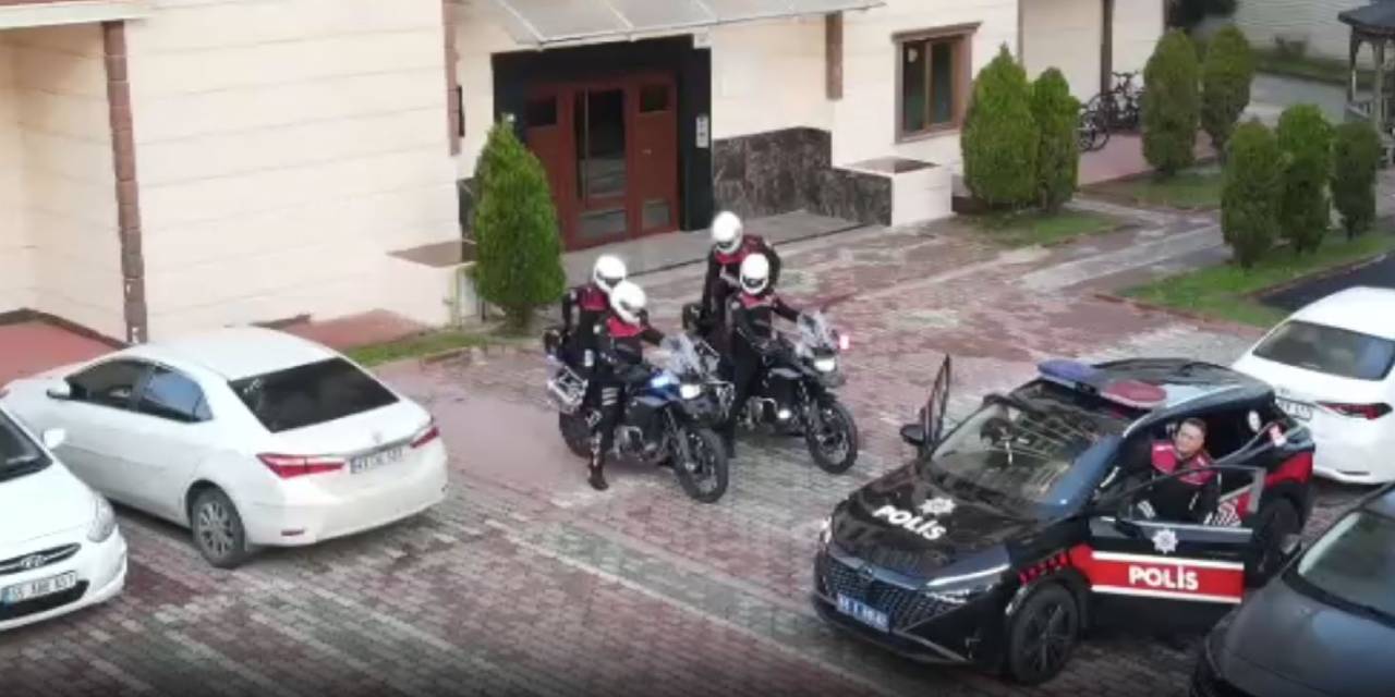 Şehit çocuğuna polisten sürpriz: Kortej eşliğinde okula bıraktılar