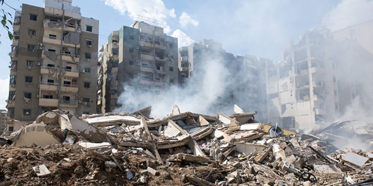 İsrail ateşkese rağmen Lübnan'ın güneyinde binaları havaya uçurdu