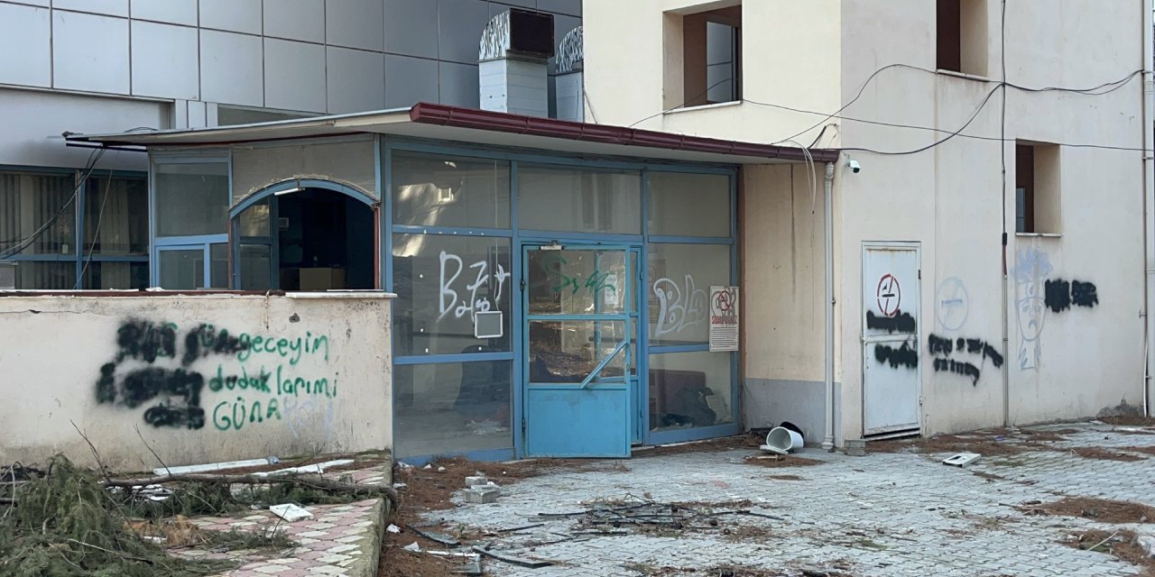Eski devlet hastanesinin depo bölümüne zarar verildi