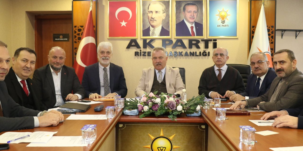 İşkur il müdürü AKP'nin İl Başkanlı'nın toplantısına katıldı