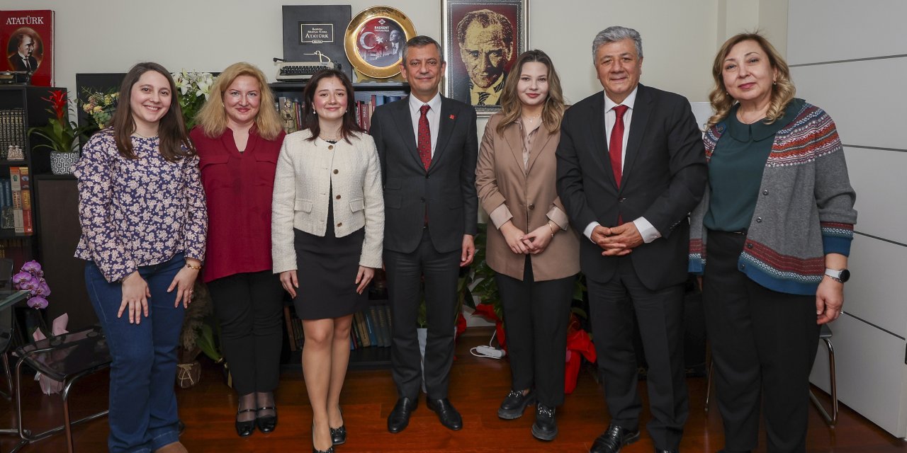 CHP Lideri Özel Mustafa Balbay'ın avukat olan kızının hukuk bürosunu ziyaret etti