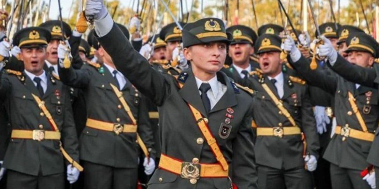 Emekli askeri savcıdan teğmenler açıklaması