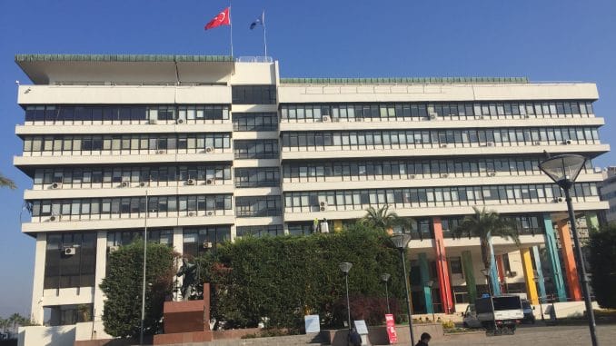 İşçiler 118 bin lira maaş istedi. Belediye 'karşılığı yok' dedi