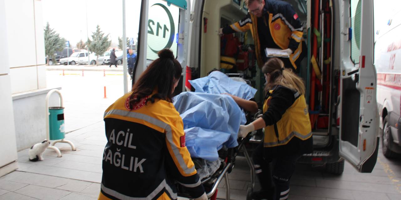 Kardeşi ile yeğenini bıçakladı: Polise teslim oldu