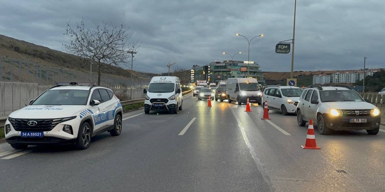 Pendik'te işçi servisinin çarpmasıyla sürüklenen motosikletli hayatını kaybetti