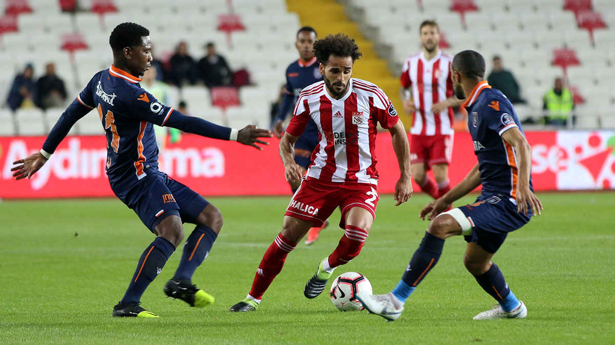 Başakşehir'e bir çelme de Sivasspor'dan!