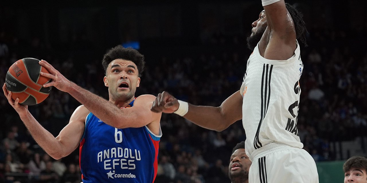 Anadolu Efes Real Madrid'i ezdi geçti