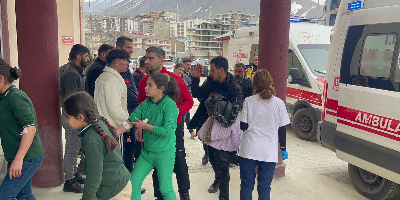 Okulda yemek yiyen 34 öğrenci zehirlendi