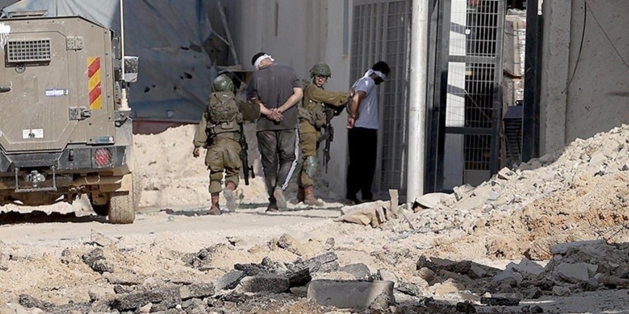 İsrail ordusu 30 Filistinliyi gözaltına aldı