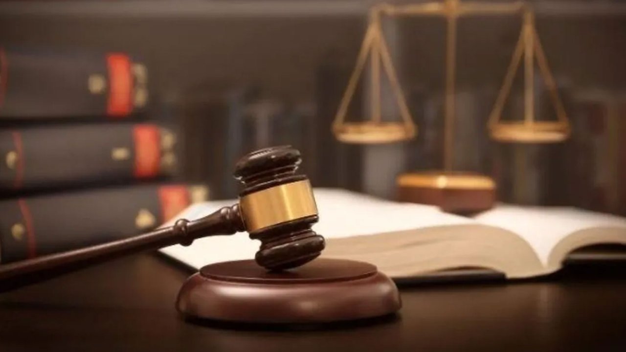 Yargıç kararnameyi durdurdu