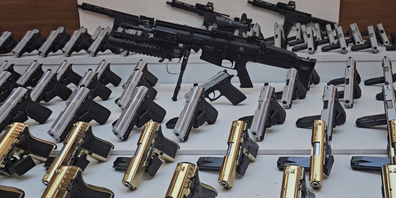 İstanbul'da eş zamanlı operasyon: Cephanelik çıktı