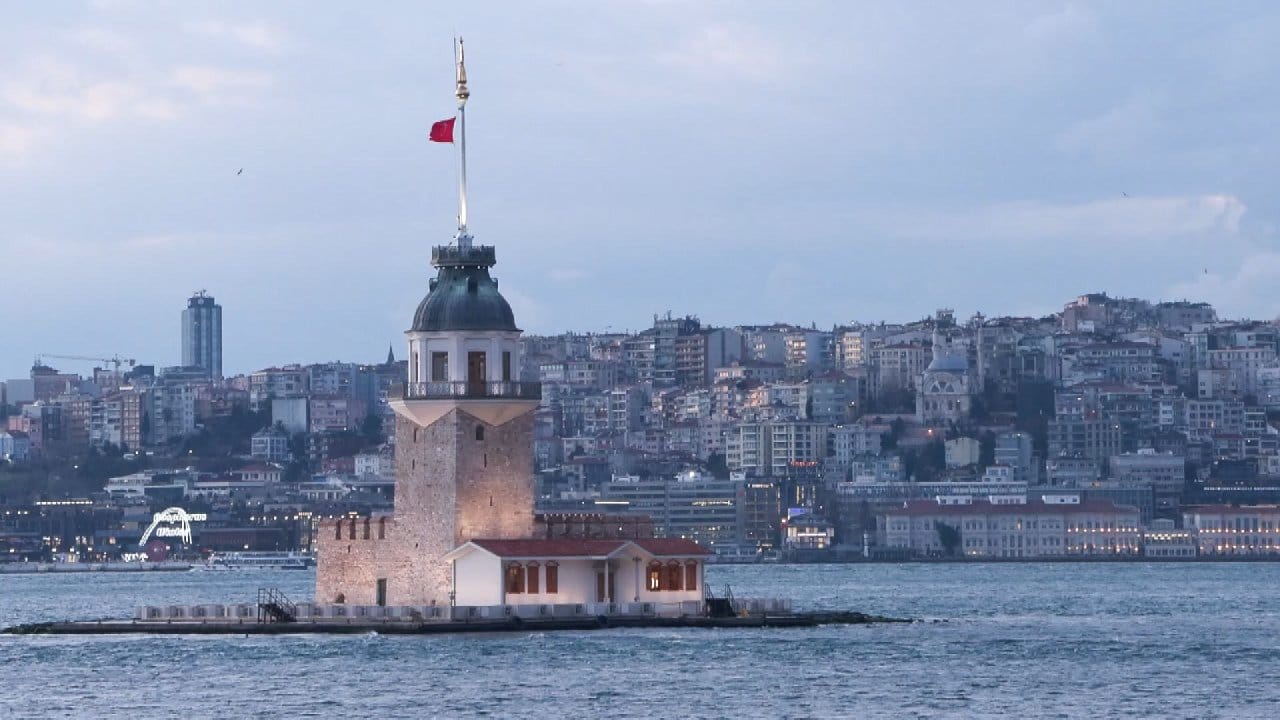 Üsküdar Sahili kar sonrası kartpostallık manzaralarla büyüledi