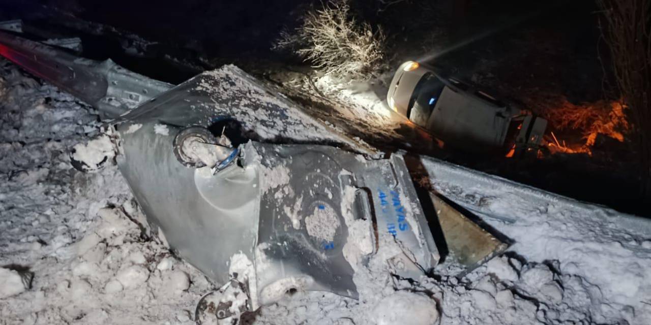 Hafif ticari araç şarampole yuvarlandı: Sürücüsü öldü