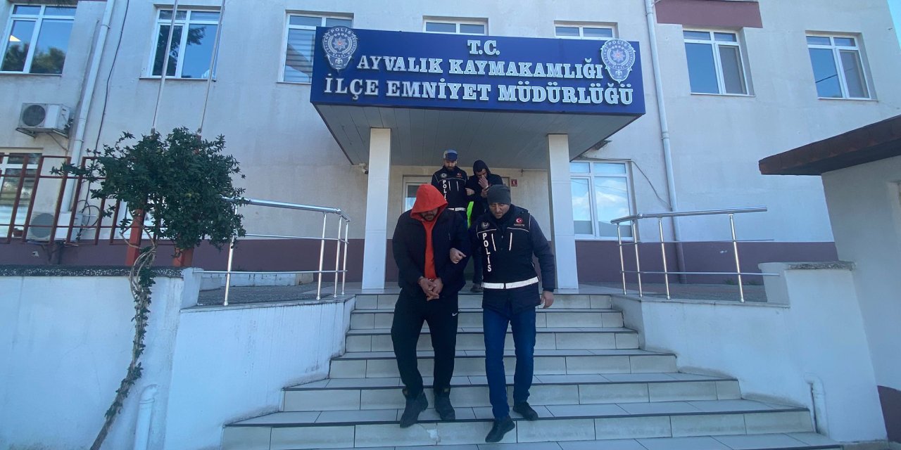 Balıkesir'de uyuşturucuyla yakalanan 3 kişi tutuklandı