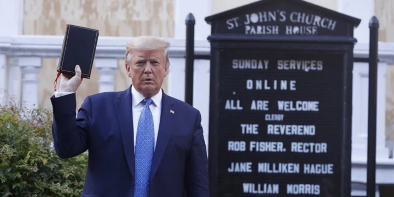 Trump Hristiyanlık karşıtlarıyla mücadele için kararname imzaladı