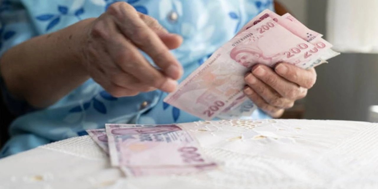 Emekli bayram ikramiyesi kaç lira olacak? Uzman isim açıkladı