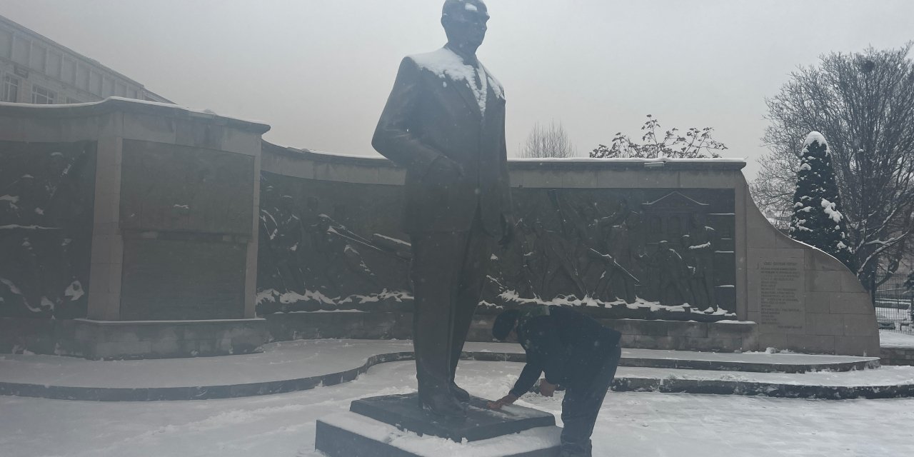 Ata'sını karlar altında üşütmedi