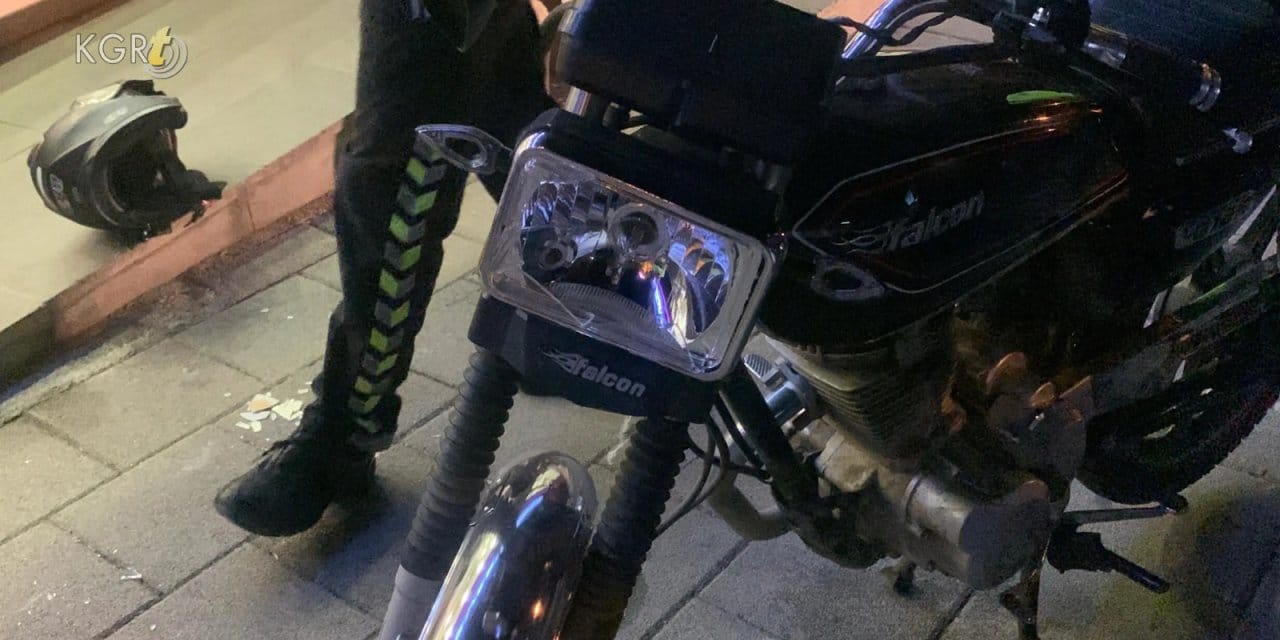 Kaldırımda motosiklet kullandı feleği şaştı