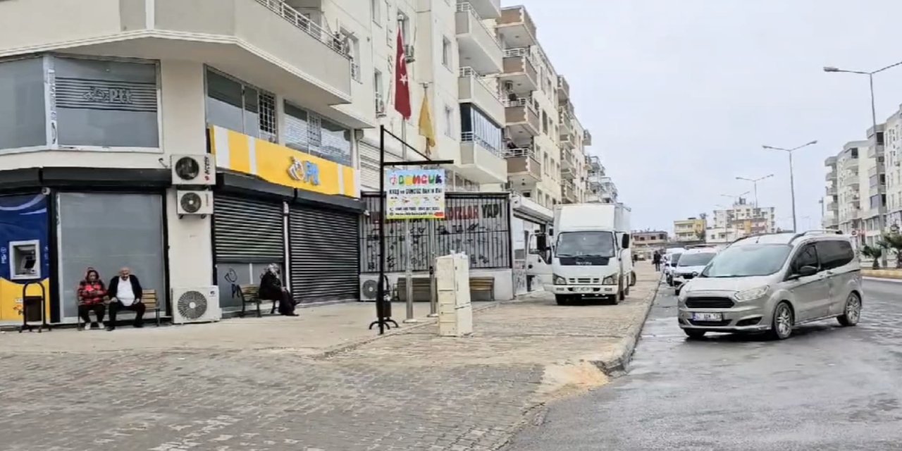 PTT şubesinde kurşunların hedefi oldu