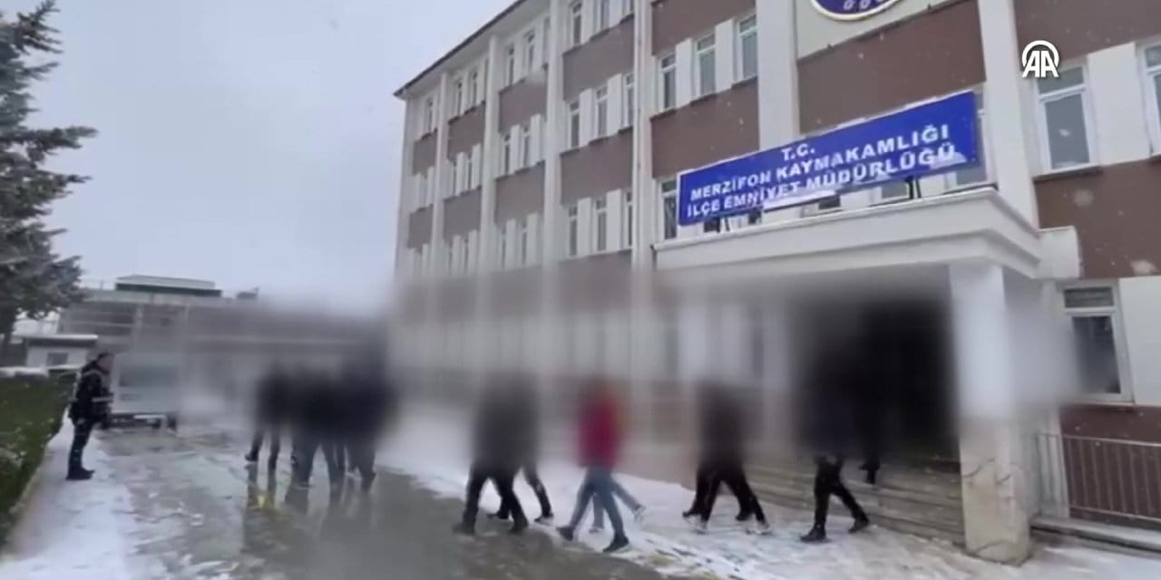 Amasya'da bakır levha hırsızları tutuklandı