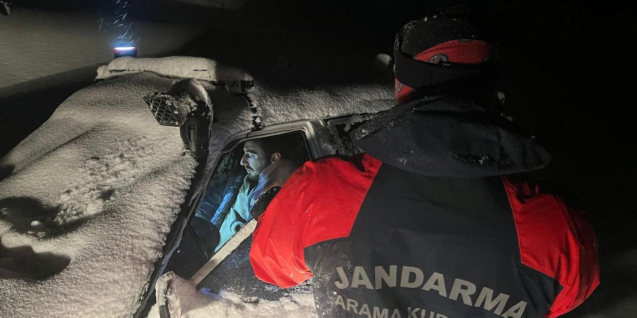 Dondurucu soğukta ormanda mahsur kalan 2 kişi kurtarıldı