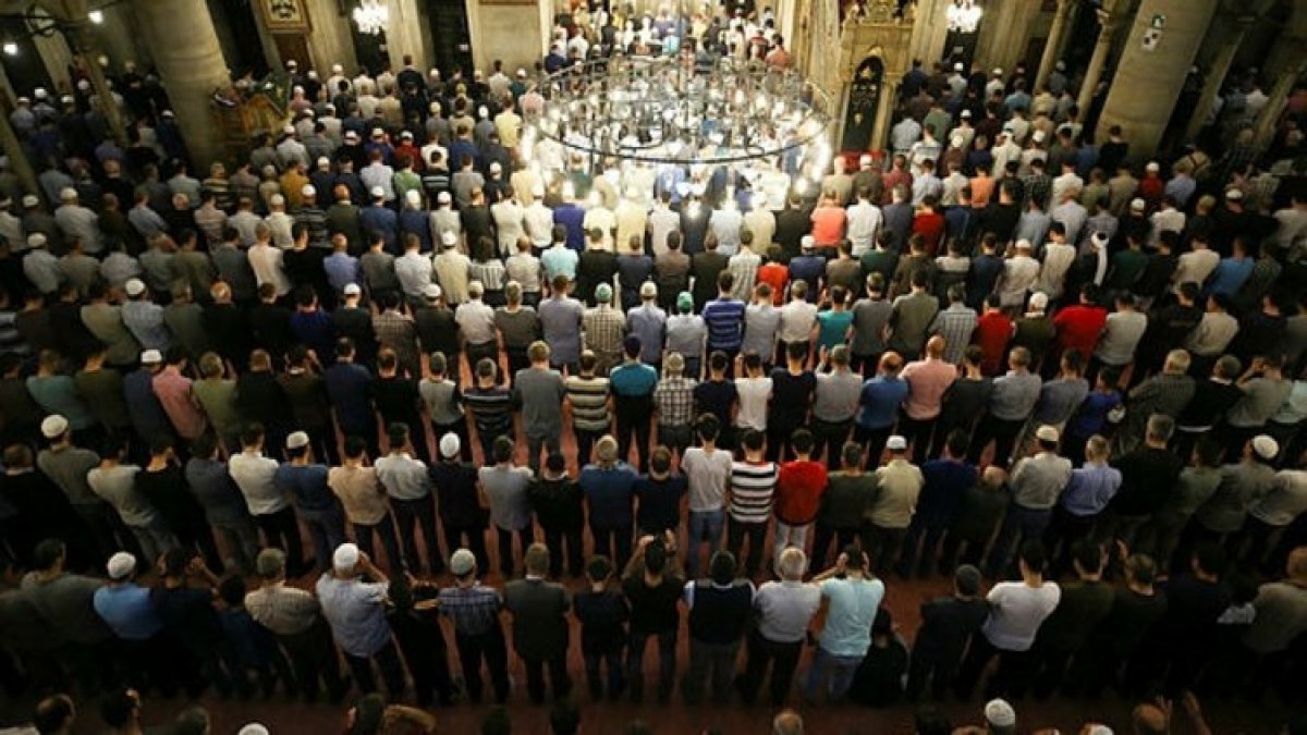Ankara'da ramazanın ilk teravih namazı kılındı