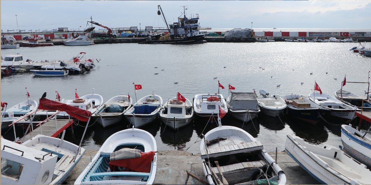 Tekirdağlı balıkçılar poyraz nedeniyle 5 gündür denize açılamıyor