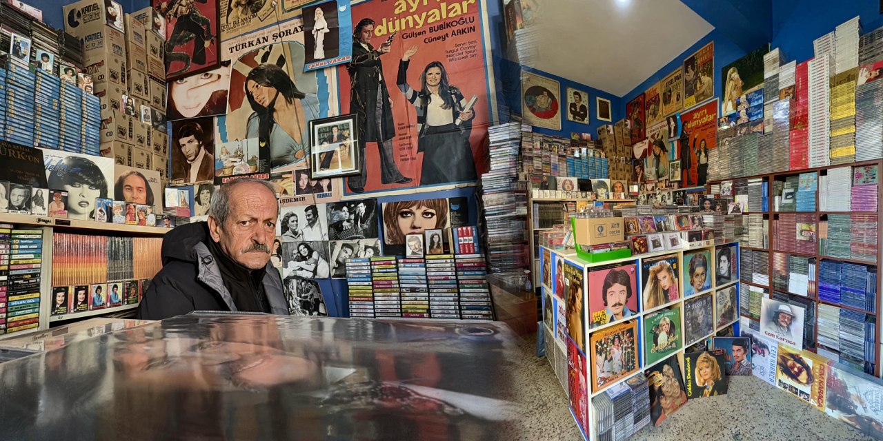 Dijitale direnen plakçı: 53 yıllık müzik sevdası