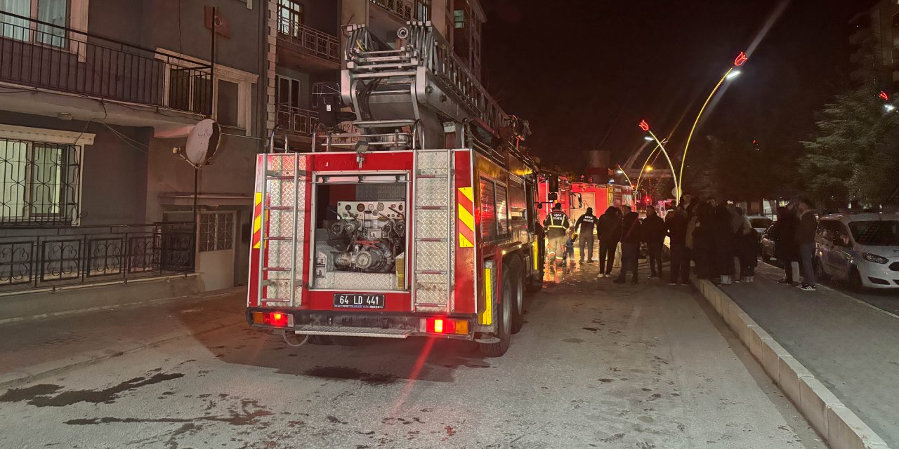 Uşak'ta bir apartmanda yangın çıktı