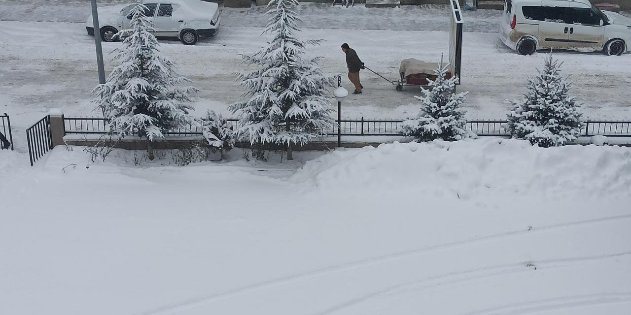 Tokat'ta kar nedeniyle kapanan 10 köy yolu ulaşıma açıldı